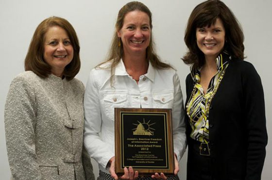 AP’s Martha Mendoza (center) with Brechner Center Executive Director Sandra F. Chance and Dean Diane McFarlin.